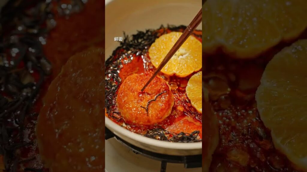 The aroma of roasted orange milk wafts over the jade table and the fresh scent fills the