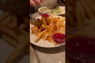 Cheap Family Meal at CHEESECAKE FACTORY!!! 👀👀👀 #cheesecakefactory #hack #restaurant #family