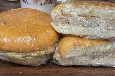 Make lunchtime fun with this homemade chicken patty burger 🍔