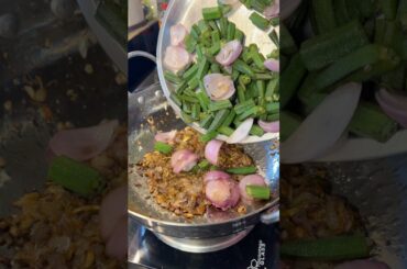 Aa gya Meri Favourite Sabji ka Season 😍#oyeitsneha #shorts #ytshorts #cooking #viralrecipe #bhindi