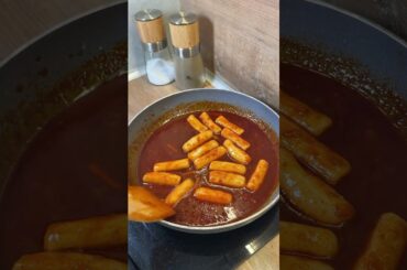 Trying Homemade Tteokbokki 🔥🍜#tteokbokki #homemade #cooking #foodie #koreanfood