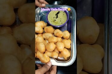 Mendu Vada Recipe 😋 | Soft and Sponzy mendu vada #ytshorts #cooking #indianfood #snacks