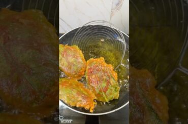 Aloo Palak pakoda #shorts #cooking