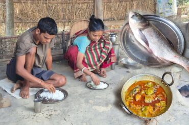 1kg, SILVER FISH CURRY Cooking Eating By Rural Mother And Son । Big Fish Recipe Cooking and Eating