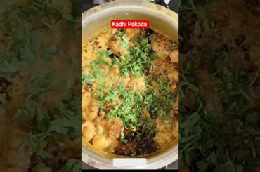 Kadhi Pakoda Recipe😝#shortvideo #cooking #food #recipe #easyrecipe #youtube #vineetakirasoi