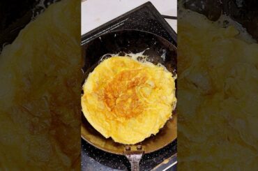 aaj ka breakfast tasty egg Omelette🥚#eggomelette #cooking #shorts
