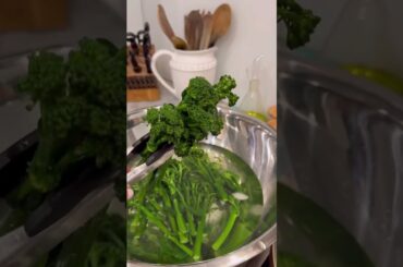 Things I learned in culinary school: garlic broccolini 🧄🥦 | Maddie cooking