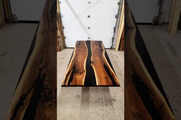 New Showstopping Black & Walnut Dining Table 🤩