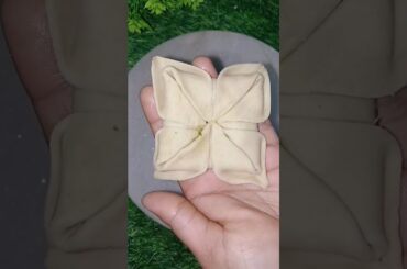 Beautiful Samosa Folding Idea#cooking #trendingshorts #youtubeshorts #samosa #ramadan #shortsvideo