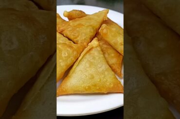 Crispy & Spicy Keema Samosa Recipe😋 #shorts #youtubeshorts #ytshorts #cooking