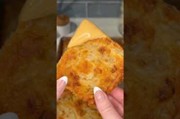 viral parmesan onion chips recipe 🧅🧀 #food #cooking #recipe #foodie #cheese #easyrecipe #snacks