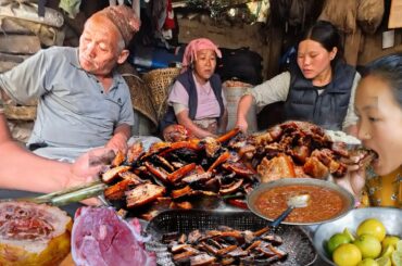 Organic Village Cooking in Eastern Rural Nepal | Traditional Fire-Roasted Pork on a Boat |