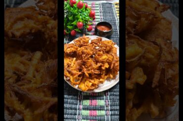 Crispy Aloo ke Pakode 🧅🔥 #shorts #food #cooking #iqravillagefood #snacks #pakoda