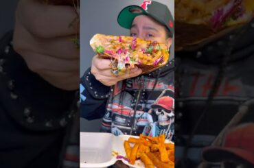 Trying the New Menu Item at The Viral Flavor Hive #food #fyp #dmv