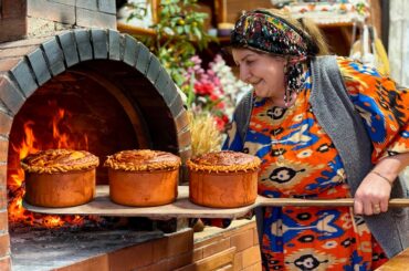 Famous Beef Goulash Cooked Inside Fresh Bread | Grandma's Homemade Recipe!