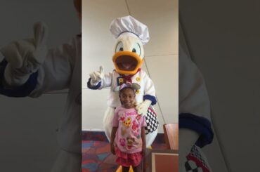 We tried Chef Mickey’s character dining breakfast buffet! #disneyworld #disneycontentcreator