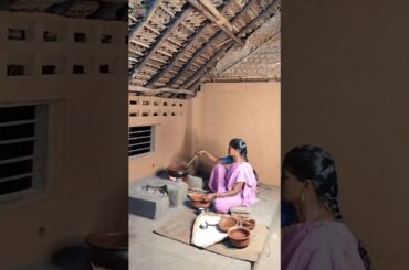 Chicken Kuzhambu.. #Shorts #cooking #chickenrecipe  @THULASI_TRADITIONAL_COOKING