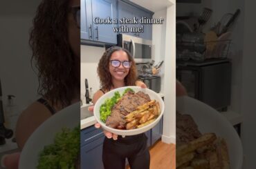 🥩 You can never go wrong with a yummy steak. #highprotein #cooking #weightloss