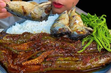 EATING SPICY FOOD||SPICY THAI EGGPLANTS CURRY, FRIED THAI MACKEREL FISH & WHITE RICE