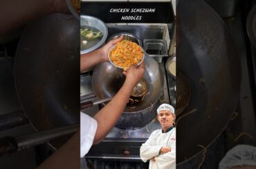 Chicken Schezwan  noodles 🍜 Restaurant Style 😋 #cooking #hotellife  #chef #chickenschezwannoodles