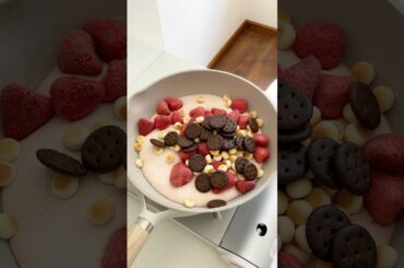 Make snowflake crisp with me #asmr #food #cooking #chocolate #dessert #satisfying #lifestyle