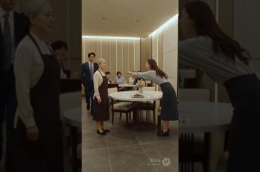 🔥 Rude customer power-tripping at luxury fine dining! 😡