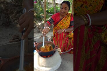 Desi murgir lal jhol recipe in clay kadhai #chicken #food #villagefood #cooking