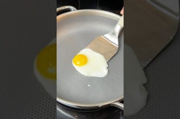 This Pan Defies Cooking Logic