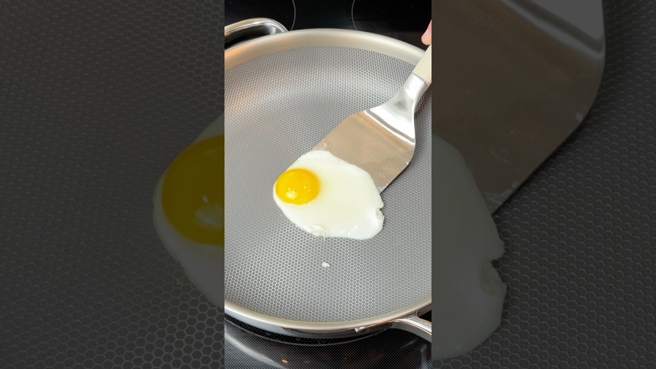 This Pan Defies Cooking Logic This Pan Defies Cooking Logic
