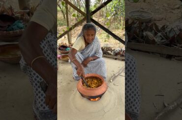 Chicken & Jackfruit in Clay Pot | Village Style 🍗🌿 #cooking #recipe #oldcooking #shorts