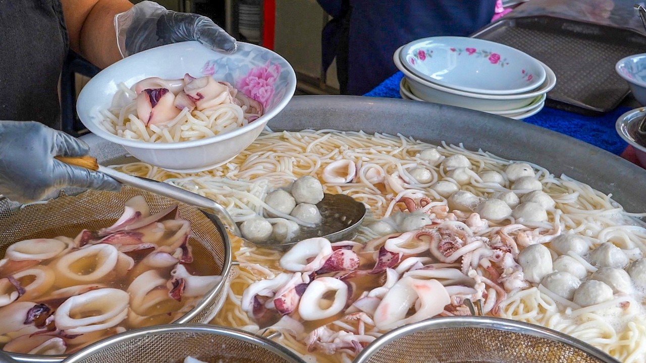 Amazing Street Food in Tainan, Taiwan’s Oldest City! (400 Years) Amazing Street Food in Tainan, Taiwan’s Oldest City! (400 Years)