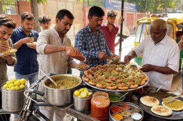 Inside India's 72 yrs Old street food business on Bicycle | Indian street food