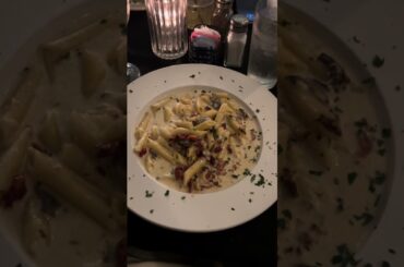 Dining at Mama’s on The Hill 🇮🇹 St. Louis’ Most Iconic Italian Experience!