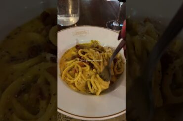 Let’s talk about solo dining 🍽️✨