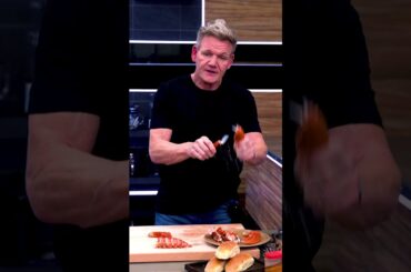 How to shell a lobster with #gordonramsay
