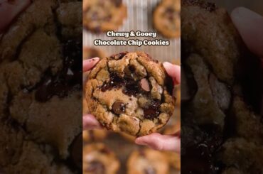 Chewy & Gooey Chocolate Chip Cookies 🍪