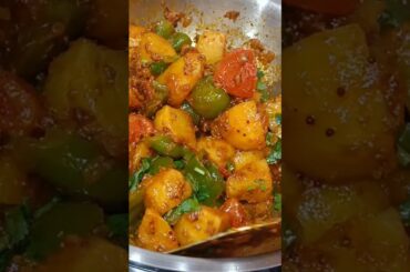 Shimla Mirch Aloo Recipe #capsicum #shimlamirch #alooshimlamirch #food #shorts #recipe #cooking