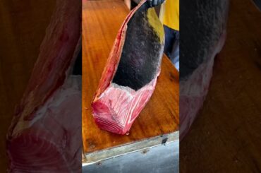 How Bluefin Tuna Is Cut – A True Art! 🐟🔪 #facts #explorepage #shortvideo
