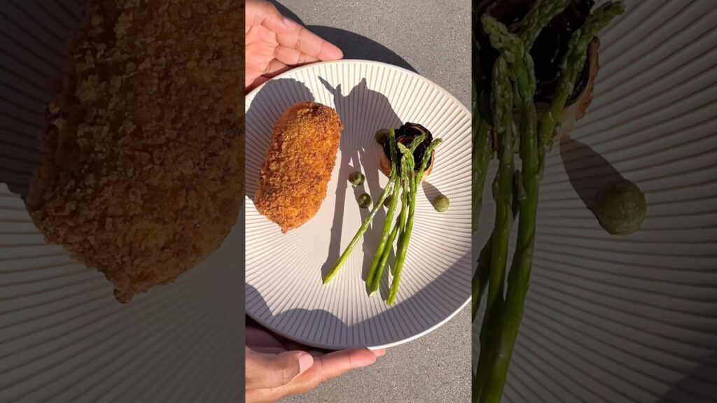 Watch this professional chef create a fine dining dish #food #art #foodie #shortsviral #shorts