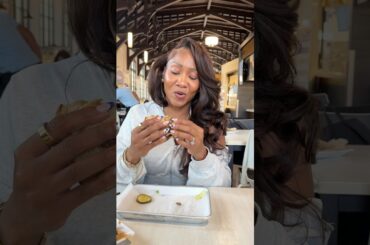 MY MOM TRIES DINING HALL FOOD FOR THE FIRST TIME!!!🙈 #motherdaughter #collegelife #dininghall