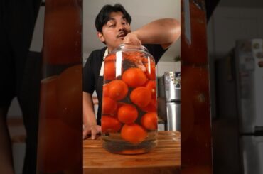 New* way to eat tomatoes! My life will never be the same anymore! #tomato #kitchenhack #cookinghacks