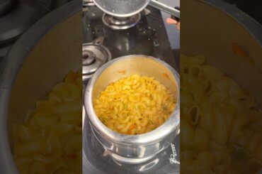 Amma ka Gussa😅#oyeitsneha #cooking #ytshorts #shorts #onepotrecipe #eveningsnacks #dadi #amma #fyp