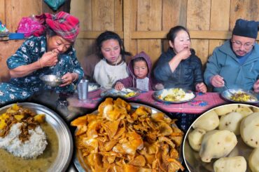 Jungle Mushroom and Potato Mix Recipe with Rice cooking & Eating | Nepali Chyau | village food Vlog