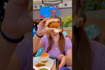 Food challenge:Cheapest vs Expensive vada pav |#food #foodchallenge #momos #vadapav
