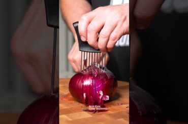 slice onions perfectly every time with this trick #cooking #kitchenhacks