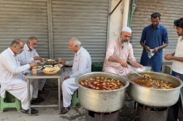 REAL DESI FOOD COOKING IN GIANT POTS |AUTHENTIC PAKISTANI STREET FOOD EXPERIENCE|ROAD SIDE BREAKFAST