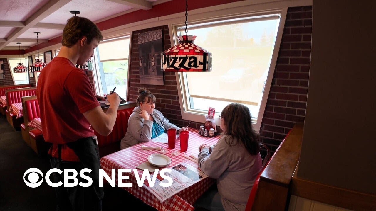 Restaurants turning back the clock to lure customers Restaurants turning back the clock to lure customers
