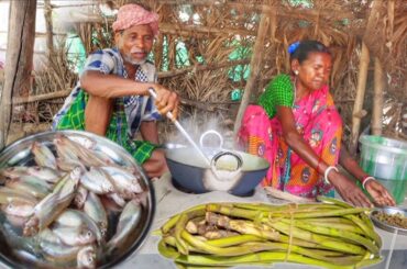 SMALL FISH CURRY with TARO ROOT and VEGETABLE FRY cooking for lunch by santali tribe couple