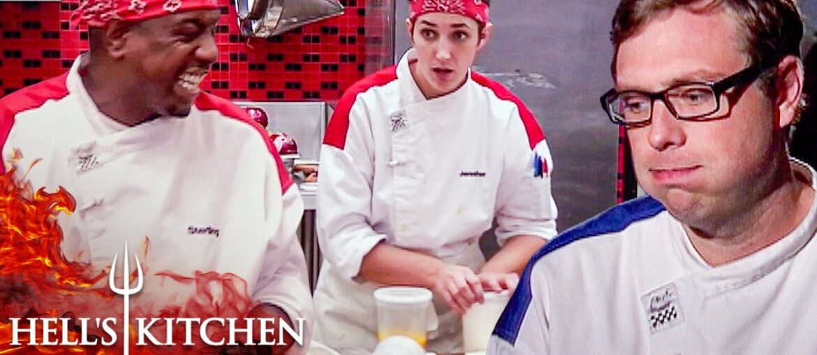 The Red Team Threatens Sterling as Bryant Fumbles the VIP Tableside | Hell's Kitchen