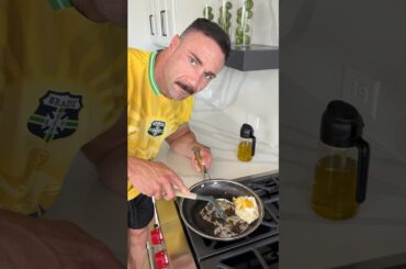 The problem with Cooking Eggs😭😭💔 #mealprep #bodybuilding